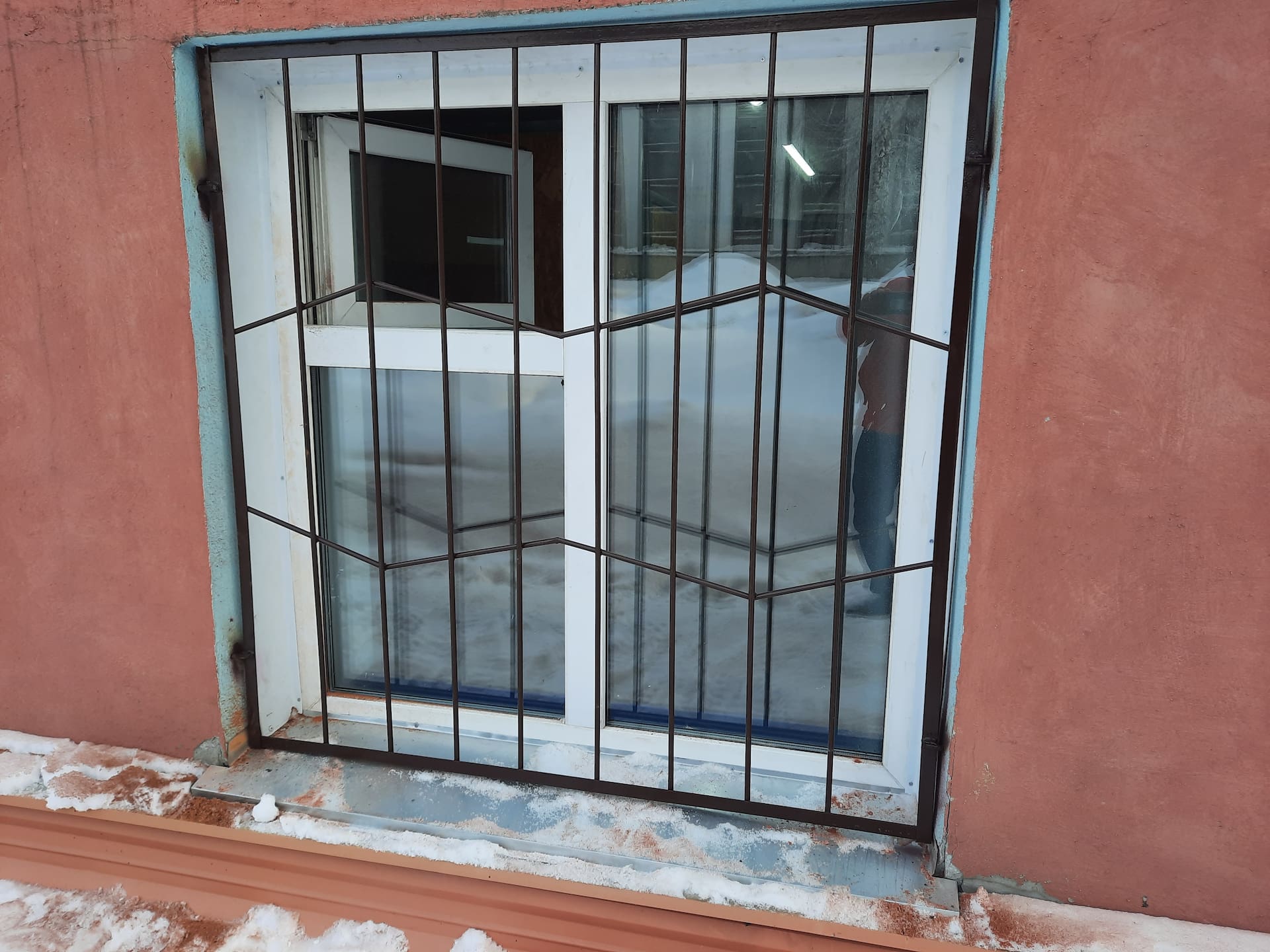 Конструкция металлических решеток на окно: